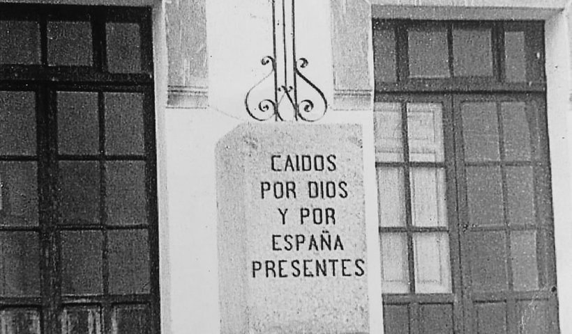 Cruz de los caídos de La Coronada erigida durante la dictadura franquista
