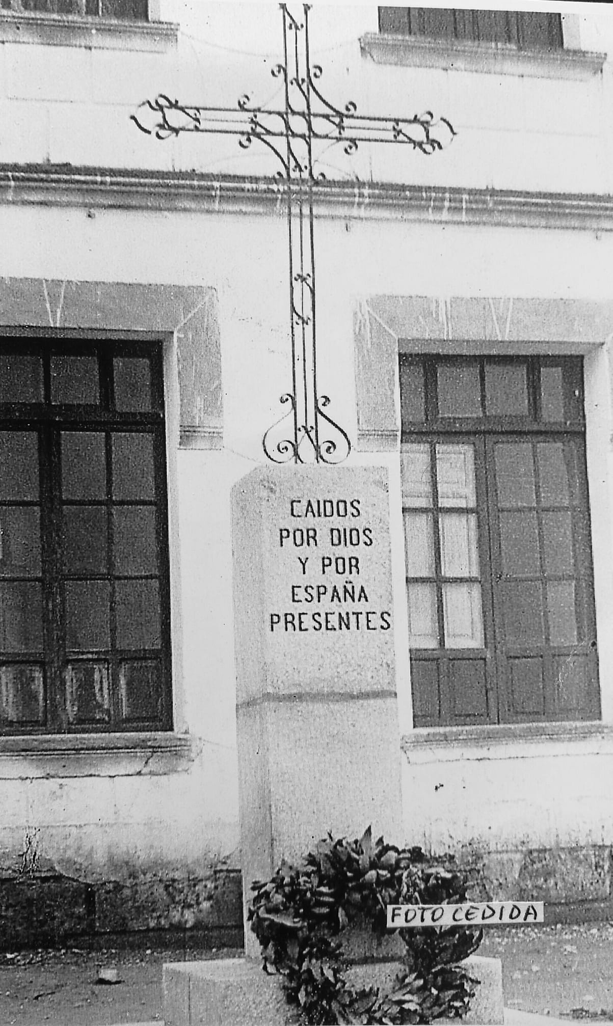 Cruz de los caídos de La Coronada erigida durante la dictadura franquista