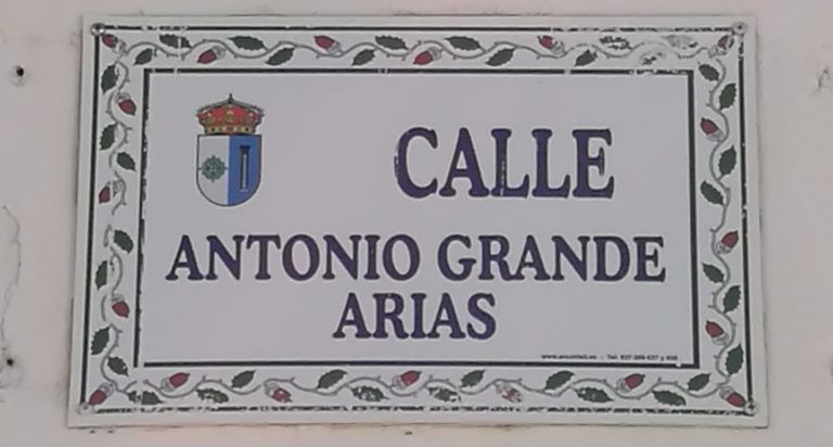 Cartel de la calle Antonio Grande Arias de La Coronada